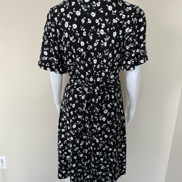 Ann Taylor Black and White Floral Dress - Picture 4 of 9